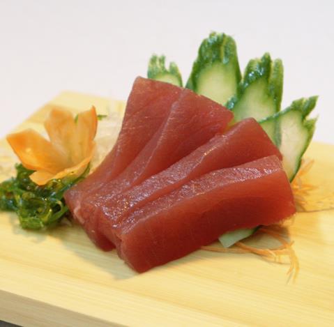 Sashimi van tonijn met wasabi en kikkoman